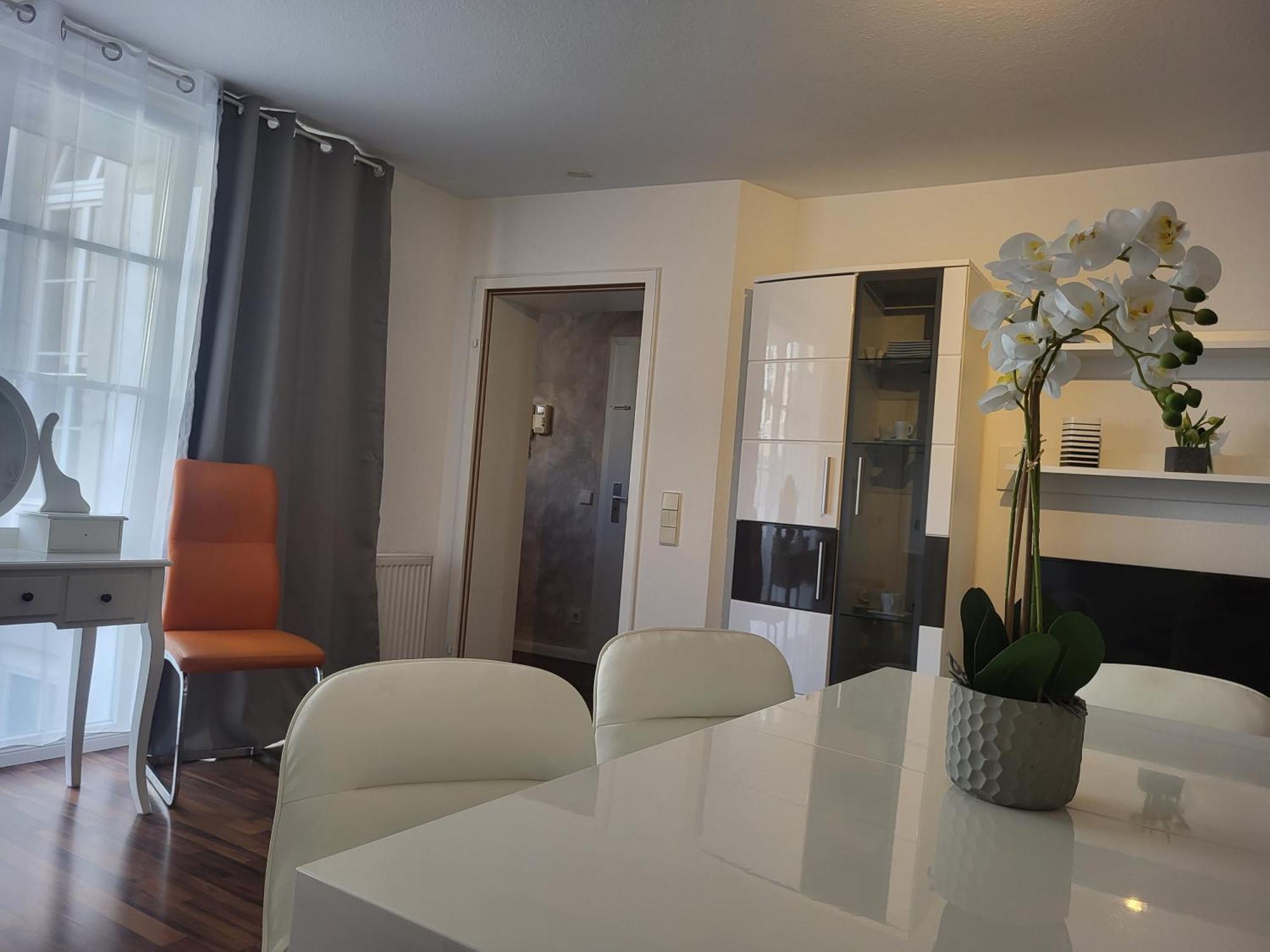 Apartment Domino